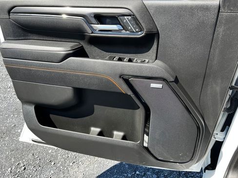 Used 2025 GMC Sierra 2500 AT4 image 20