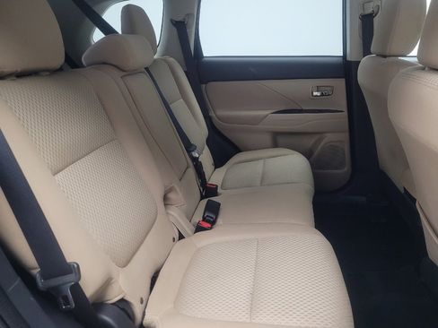 Used 2016 Mitsubishi Outlander SE image 19