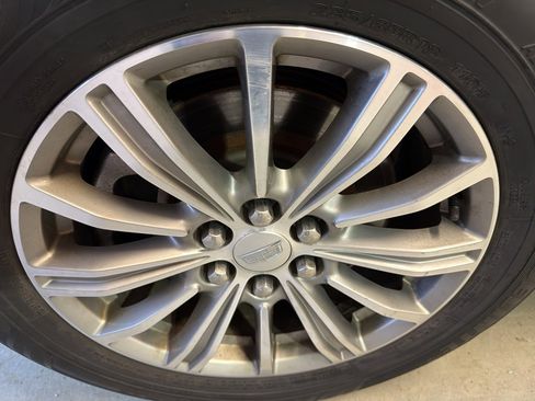 Used 2017 Cadillac XT5 Luxury image 33