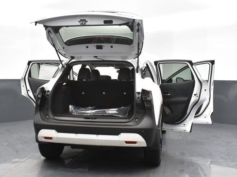 Certified 2025 Nissan Kicks SR image 31