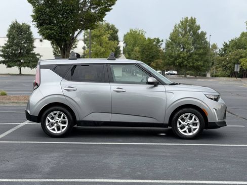 Used 2023 Kia Soul LX w/ LX Technology Package FWD image 7