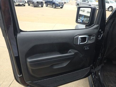 Used 2023 Jeep Wrangler Unlimited w/ Sun & Screen Package AWD/4WD image 17