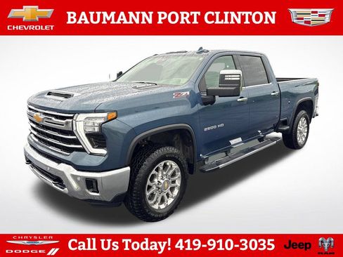 Used 2025 Chevrolet Silverado 2500 LTZ w/ LTZ Convenience Package AWD/4WD image 2