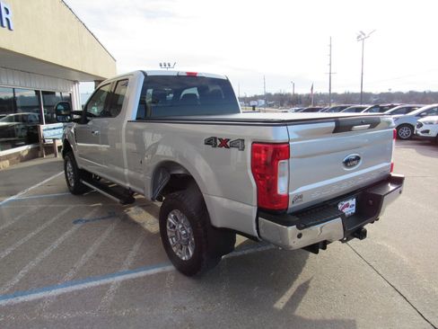 Used 2017 Ford F250 XLT w/ XLT Premium Package image 7
