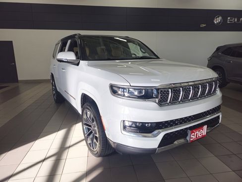 Used 2022 Jeep Grand Wagoneer Series III w/ Rear Seat Video Group 1 image 8