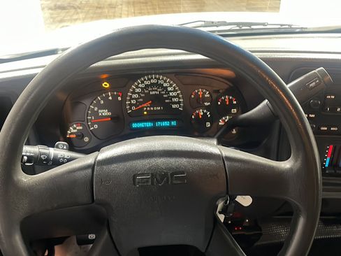 Used 2006 GMC Sierra 2500 W/T w/ Heavy-Duty Power Package AWD/4WD image 16