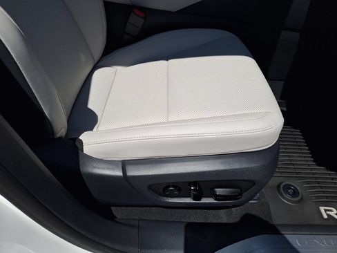 Used 2025 Lexus RX 350 Premium w/ Convenience Package FWD image 33