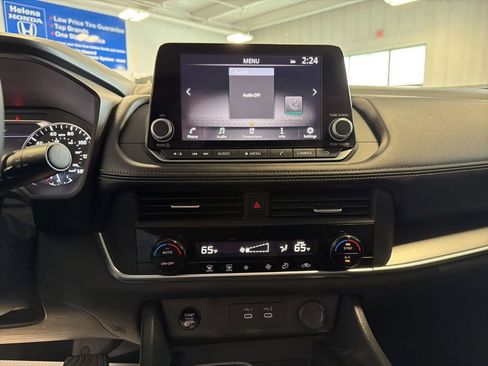 Used 2025 Nissan Rogue SV FWD image 16