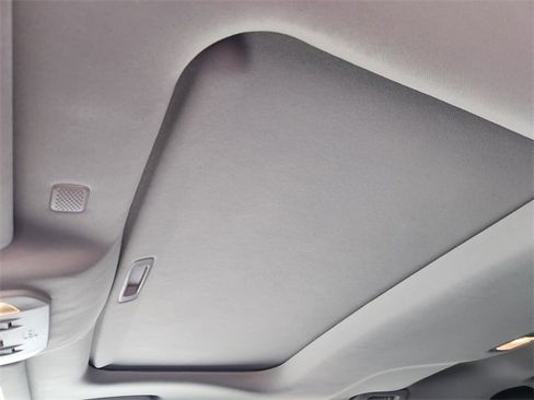 Used 2022 Toyota Highlander XLE image 25