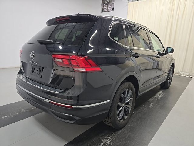 Used 2023 Volkswagen Tiguan SE FWD image 4
