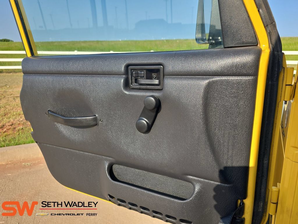 Used 2004 Jeep Wrangler 4WD image 21