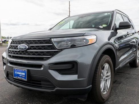 Used 2023 Ford Explorer XLT AWD/4WD image 2