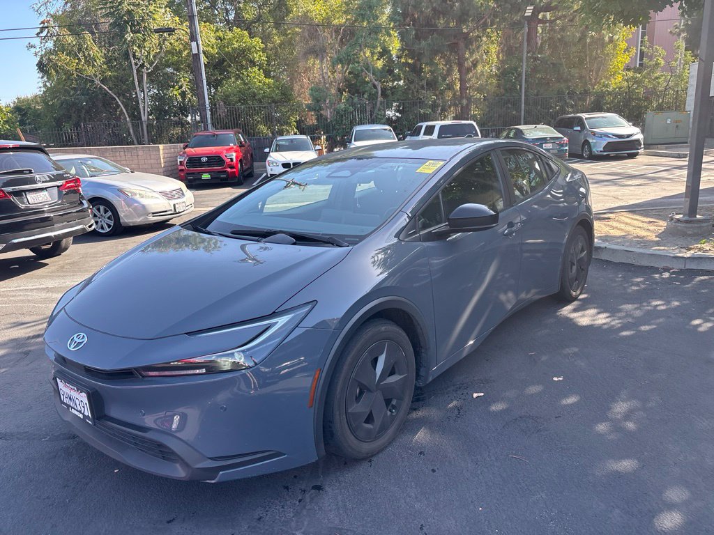 Used 2023 Toyota Prius LE FWD image 8