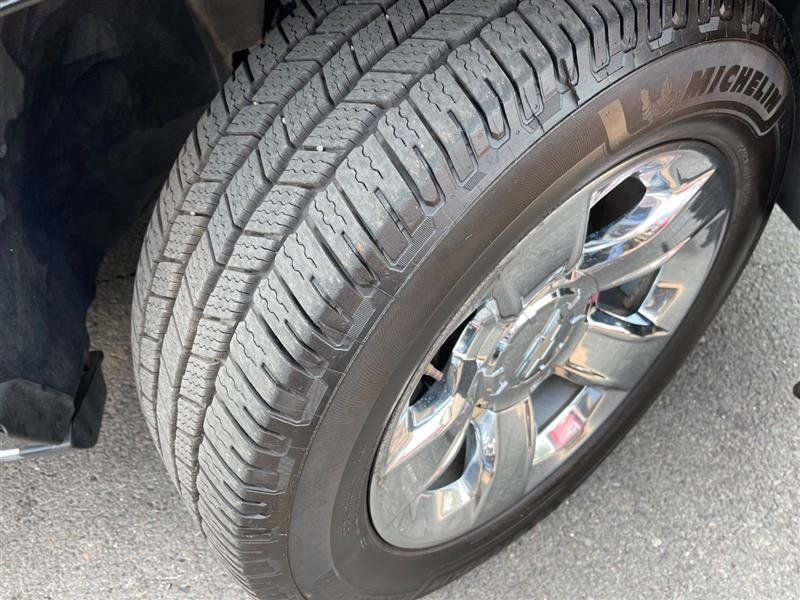 Used 2015 Chevrolet Suburban LTZ AWD/4WD image 40