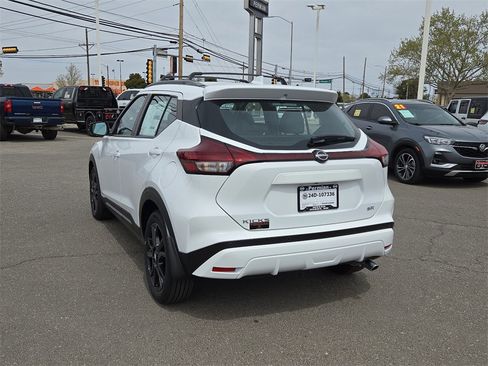 New 2024 Nissan Kicks SR w/ SR Premium Package image 8