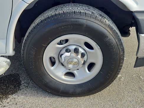 Used 2023 Chevrolet Express 2500 w/ Driver Convenience Package image 17