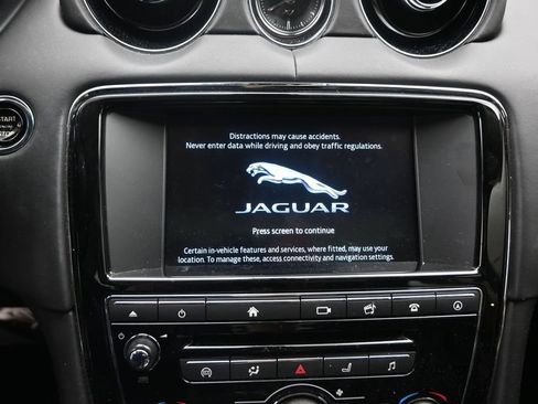 Used 2016 Jaguar XJ L Portfolio RWD image 13