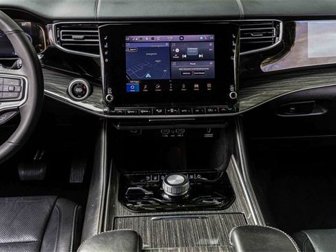 Used 2022 Jeep Wagoneer Series III w/ Flexible Seating Group image 10