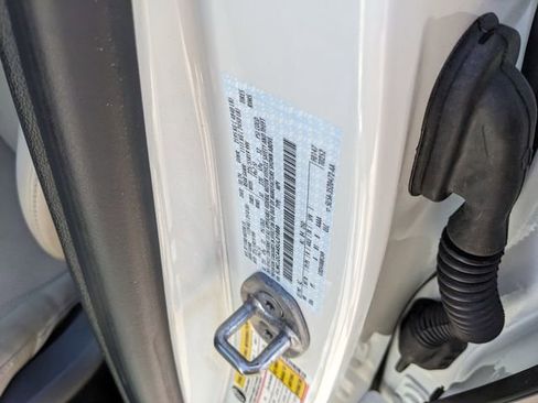 Used 2025 Lincoln Corsair Reserve w/ Rear Removable Package Tray image 37