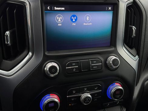 Used 2019 GMC Sierra 1500 SLE image 16