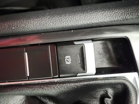 Used 2022 Volkswagen Tiguan SE w/ Panoramic Sunroof Package image 62