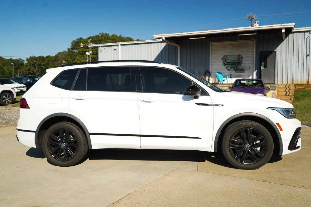 Used 2022 Volkswagen Tiguan SE R-Line FWD image 3