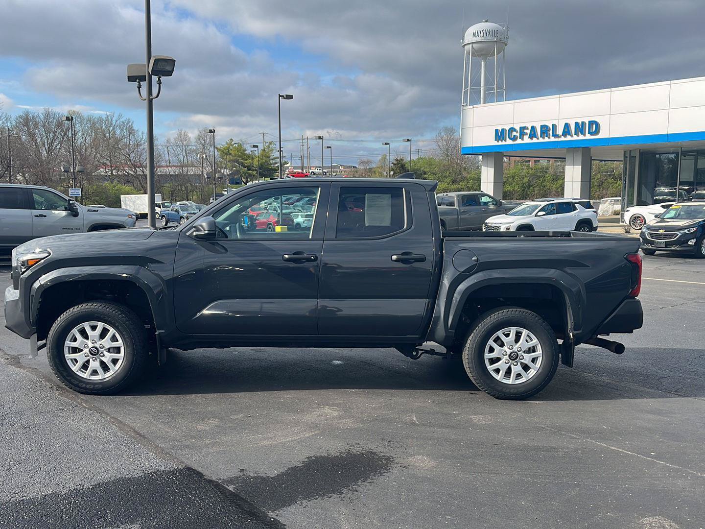 Used 2024 Toyota Tacoma SR AWD/4WD image 2