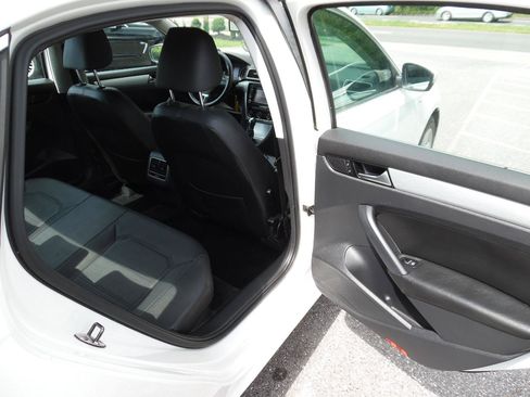 Used 2013 Volkswagen Passat 2.5 SE FWD image 19