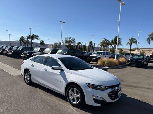 Used 2024 Chevrolet Malibu LT FWD image 2