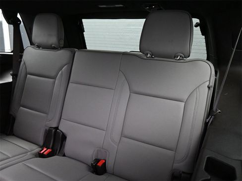 Used 2021 GMC Yukon SLT w/ SLT Premium Package image 18