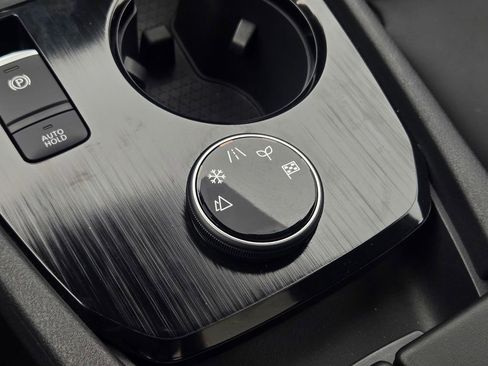 Used 2024 Nissan Rogue SL w/ SL Premium Package image 38