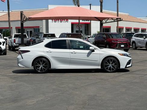 Used 2024 Toyota Camry SE FWD image 4