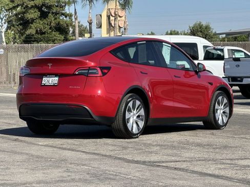 Used 2023 Tesla Model Y Long Range AWD/4WD image 3