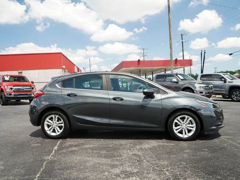 Used 2019 Chevrolet Cruze LT FWD image 2