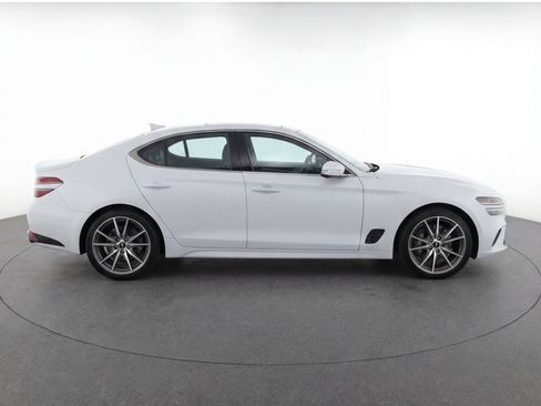 Used 2025 Genesis G70 2.5T image 11