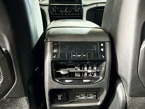 Used 2021 Jeep Grand Cherokee L Limited AWD/4WD image 26