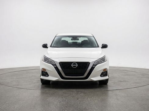 Used 2025 Nissan Altima 2.5 SV image 2