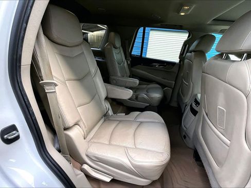 Used 2018 Cadillac Escalade Luxury image 19