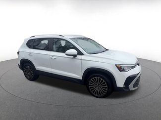 Used 2025 Volkswagen Taos SE video 2