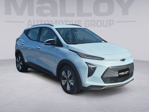 Used 2022 Chevrolet Bolt EUV LT w/ Convenience Package image 7