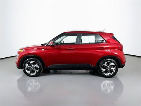 Used 2025 Hyundai Venue Limited image 5