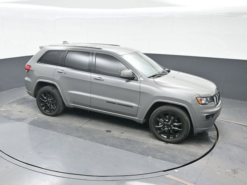 Used 2021 Jeep Grand Cherokee Laredo X image 23