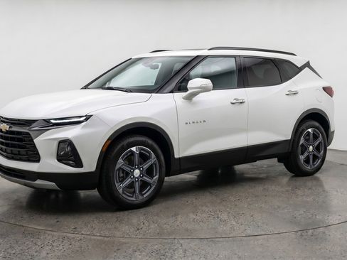 Used 2025 Chevrolet Blazer LT FWD image 3