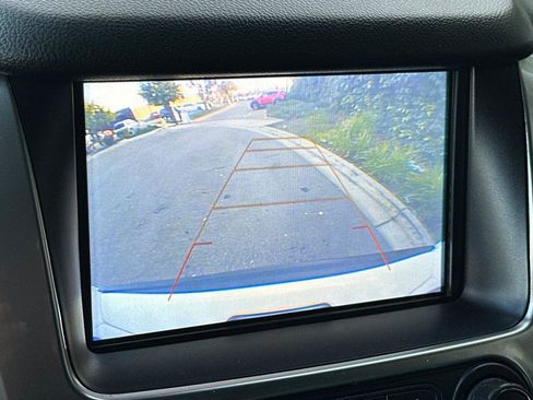 Used 2019 Chevrolet Suburban LT image 21