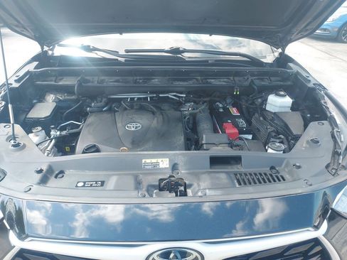 Used 2020 Toyota Highlander XLE AWD/4WD image 40