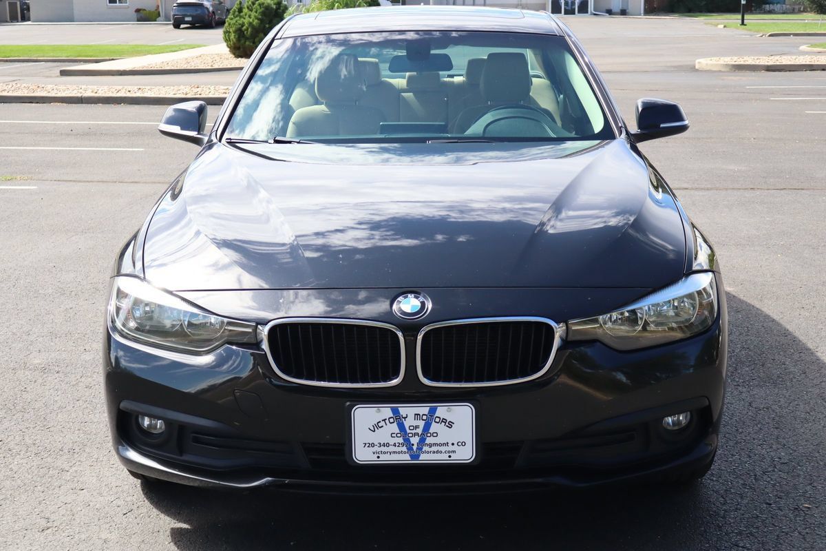 Used 2017 BMW 320i xDrive Sedan AWD/4WD image 12