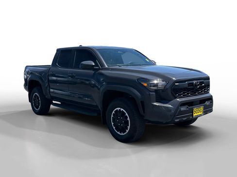 Used 2025 Toyota Tacoma TRD Off-Road AWD/4WD image 7