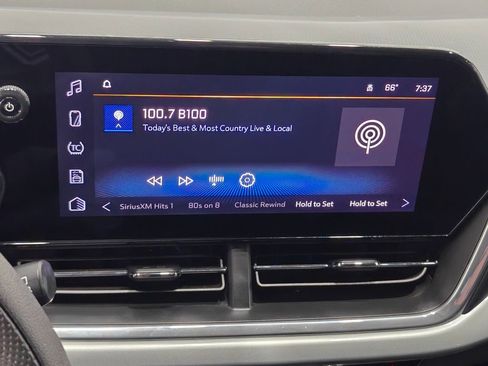 Used 2025 Chevrolet Trax LT image 28