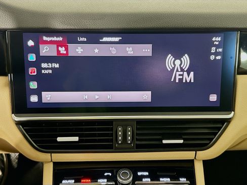 Used 2023 Porsche Cayenne AWD/4WD image 16