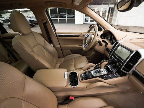 Used 2016 Porsche Cayenne S AWD/4WD image 49